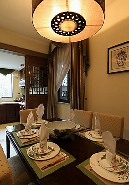 室內(nèi)餐廳移門(mén)中式復(fù)古裝修效果圖