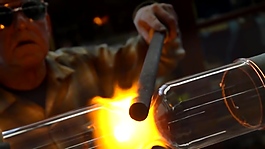 人物制作玻璃瓶视频素材