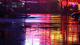 雨夜城市濕潤地面光影實拍視頻素材