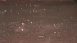 实拍倾盆大雨下的街道视频素材