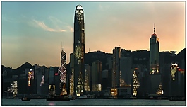 船舶接踵而至城市夜景視頻素材