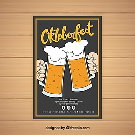 手繪的手喝啤酒杯
