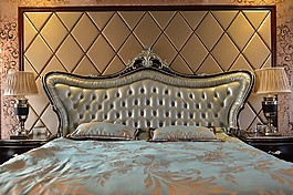 現(xiàn)代時尚臥室金燦燦床頭室內(nèi)裝修效果圖