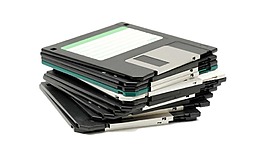 黑色懷舊磁盤png元素