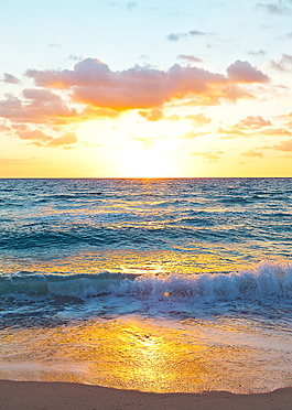 炫彩夕陽下的大海背景素材
