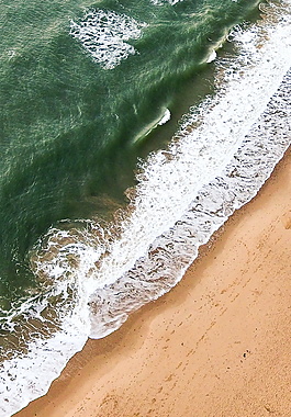 青海巨浪沙滩海报背景设计