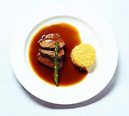 官府牛肉饭图片