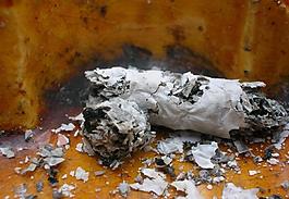 吸烟等于燃烧生命图片