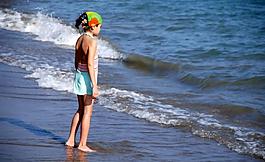 海边的小孩图片