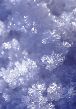 紫色冰晶背景图片