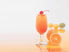 鲜橙果汁淡雅背景ppt模板