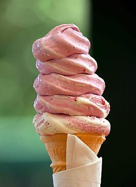 红草莓雪糕图片