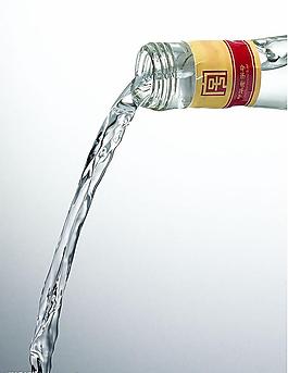 酒瓶和酒杯2图片