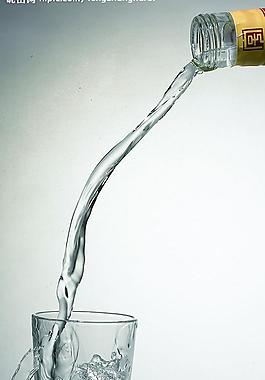 酒瓶和酒杯4图片