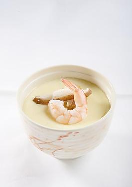 冬菇鲜虾牛奶汤图片