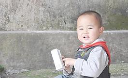 可爱宝宝 毛毛喝牛奶之好奶图片