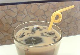 仙草奶茶图片