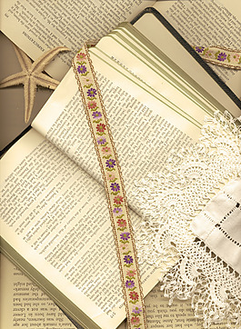 从打开的书籍的背景