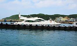 海边游艇风景图片
