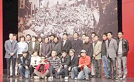 《十月围城》