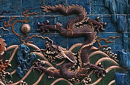 盘龙戏珠雕刻图