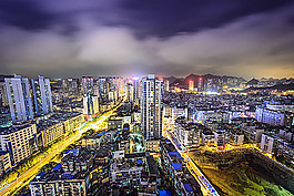 夜晚里的繁华城市