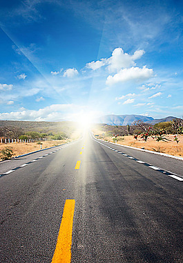蓝天下的道路