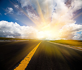 夕阳下的道路