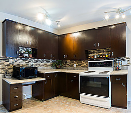 现代风格厨房室内设计图片