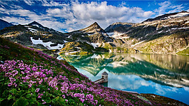 唯美山峰背景图