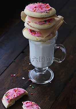 饼干,牛奶,饼干牛奶