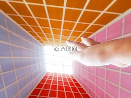 手,灯,立方体