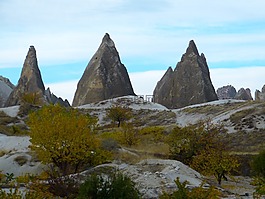 童话烟囱,钙华,岩层