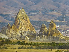 童话烟囱,钙华,岩层