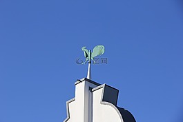 天气风向标,蓝蓝的天空,尖塔