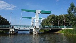 电梯桥,桥,河