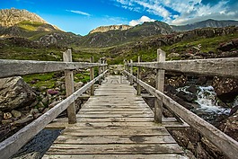 山,桥梁,河