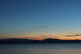 猪苗代湖,夜景,蓝色的天空