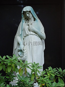 麦当娜,坟场,墓碑