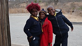 回到学校,孩子们,非洲