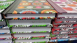 书,蜡染布,堆的书
