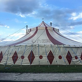 马戏团,里米尼,字幕