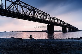 松花江,河边铁路桥,素描