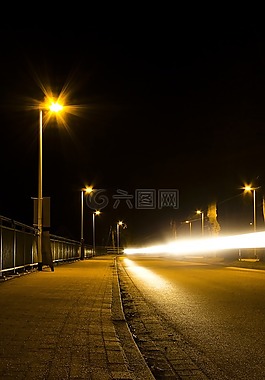 夜间街道,路,光在夜晚
