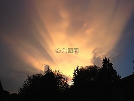 不祥,神,引人注目