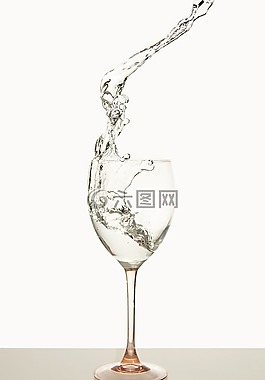 水,玻璃,水溅