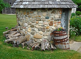 局的辅楼,棚,woodpile