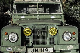 那辆旧车,绿色,4 x 4