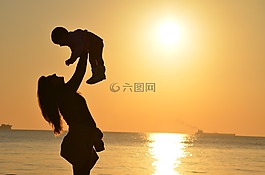 母亲,女儿,爱情