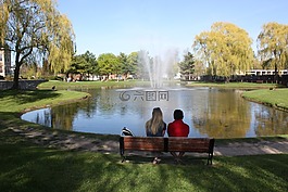 爱,大学校园,喷泉